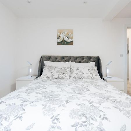 Contemporary Two Bedroom Duplex - Secluded Residence With Parking In A Prime Central Location Bournemouth Buitenkant foto