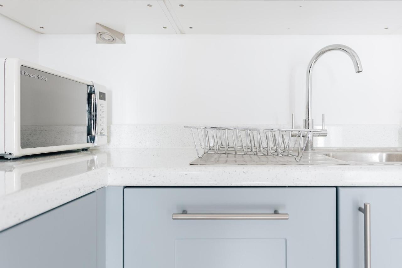 Contemporary Two Bedroom Duplex - Secluded Residence With Parking In A Prime Central Location Bournemouth Buitenkant foto