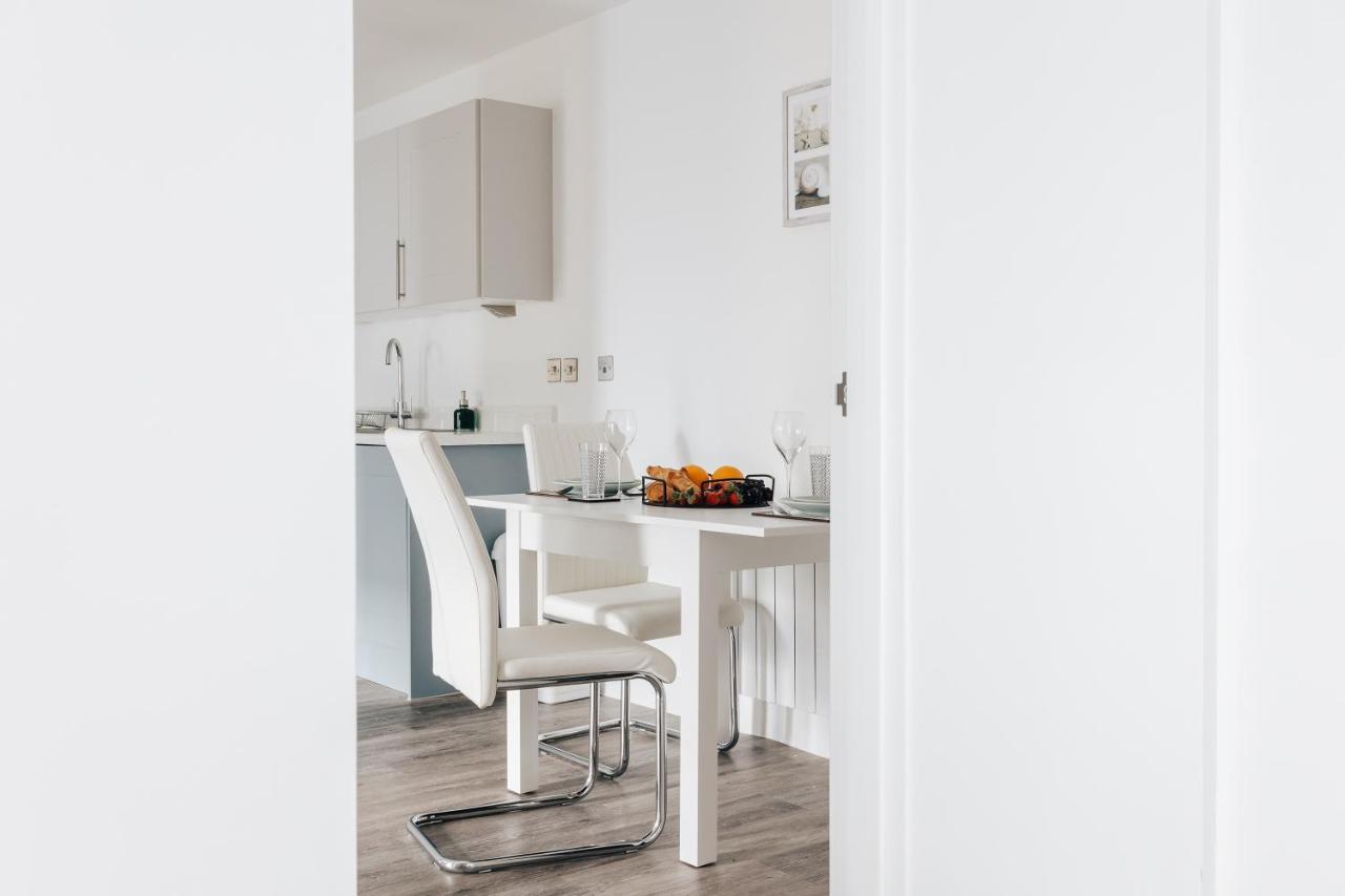 Contemporary Two Bedroom Duplex - Secluded Residence With Parking In A Prime Central Location Bournemouth Buitenkant foto
